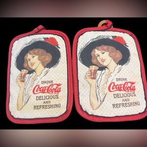 2 Vintage 1984 Coca cola Delicious & Refreshing Logo Potholder Kitchen Oven Mitt